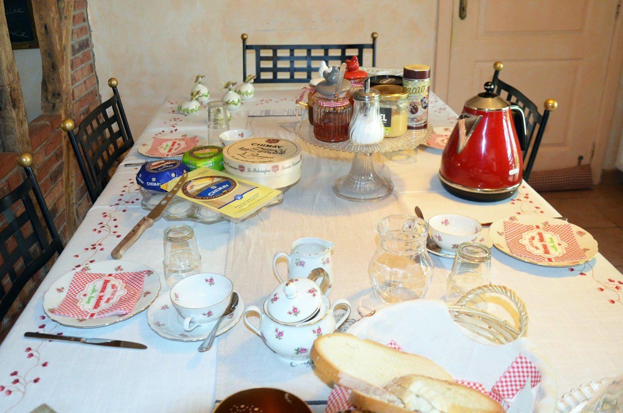 B&B Aux Gaietes De La Sabotiere Seloignes Luaran gambar